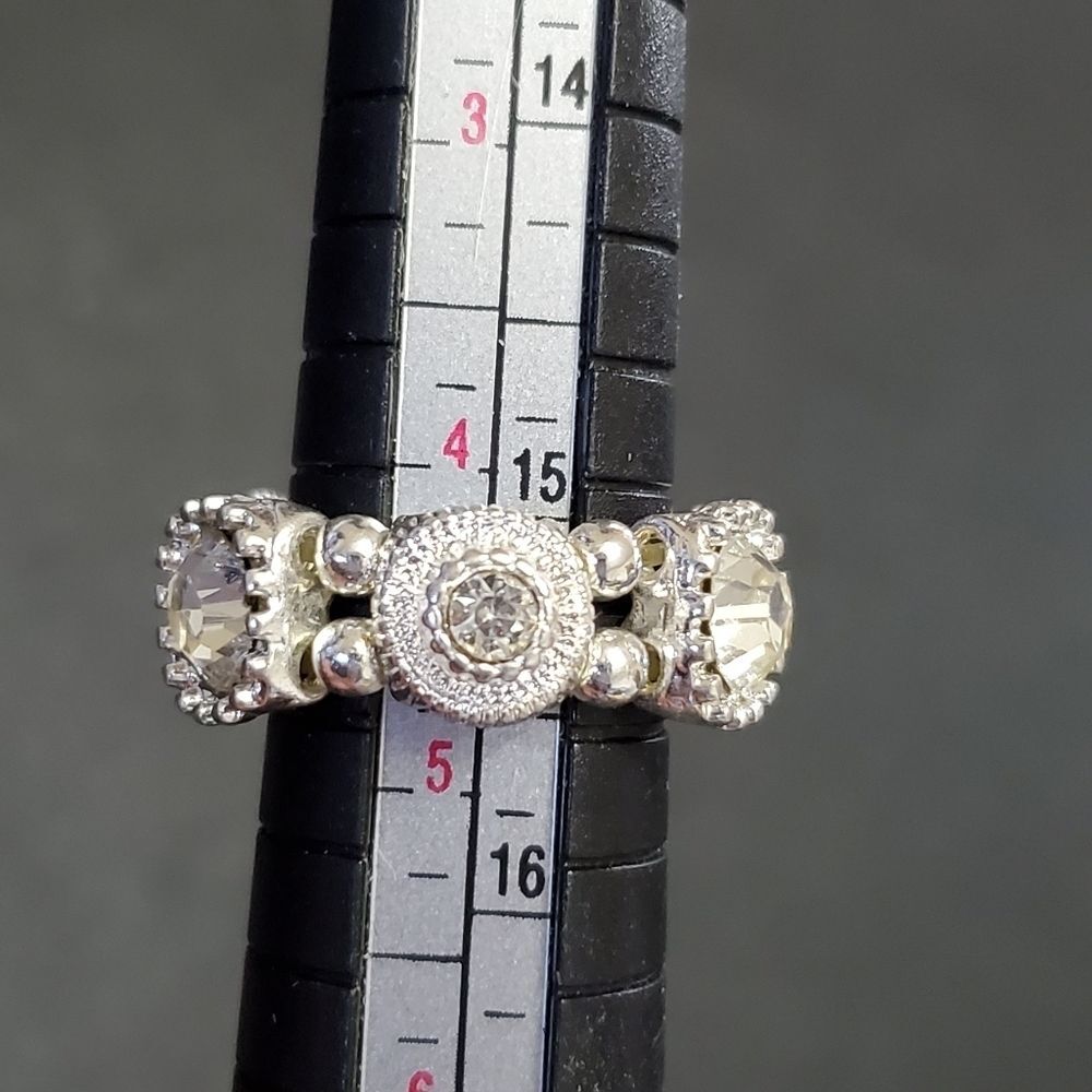Silver tone rhinestone stretch ring - Picture 6 of 7